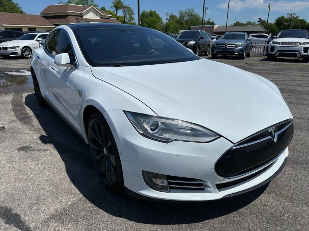 2014 Tesla Model S Image 31