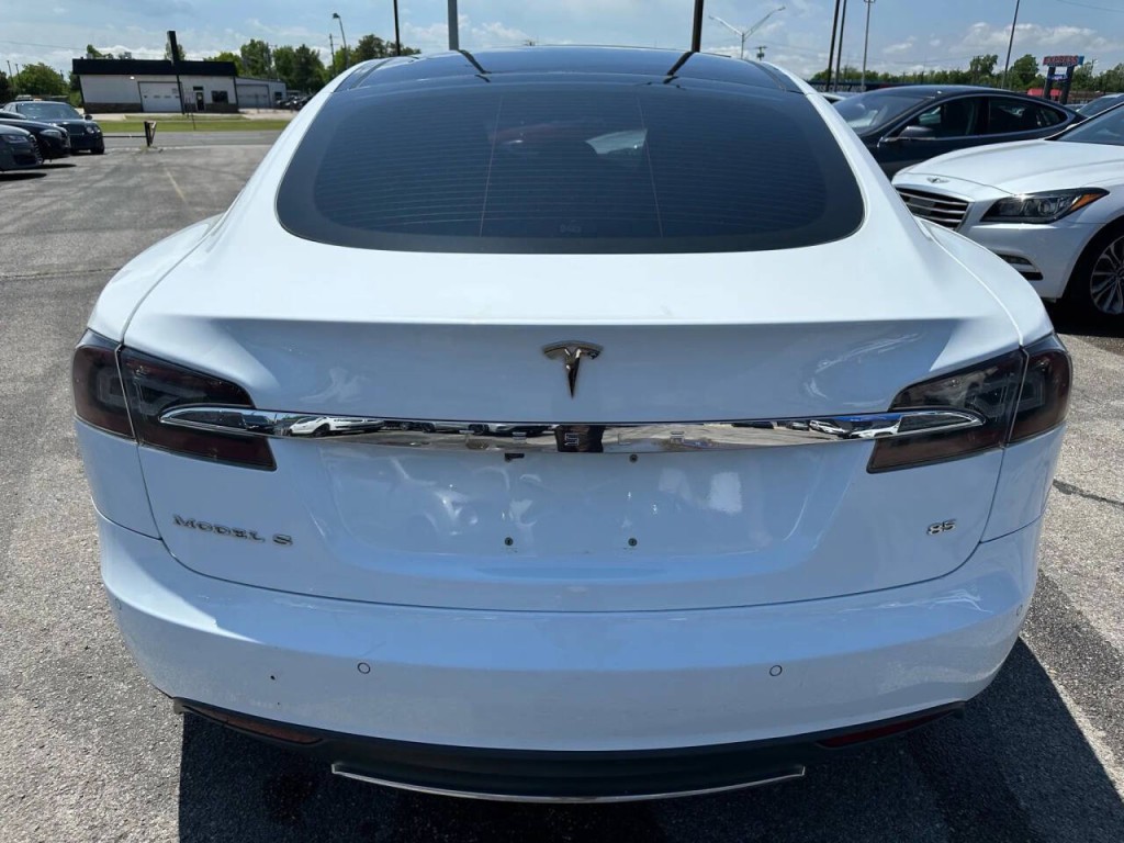 2014 Tesla Model S Image 34