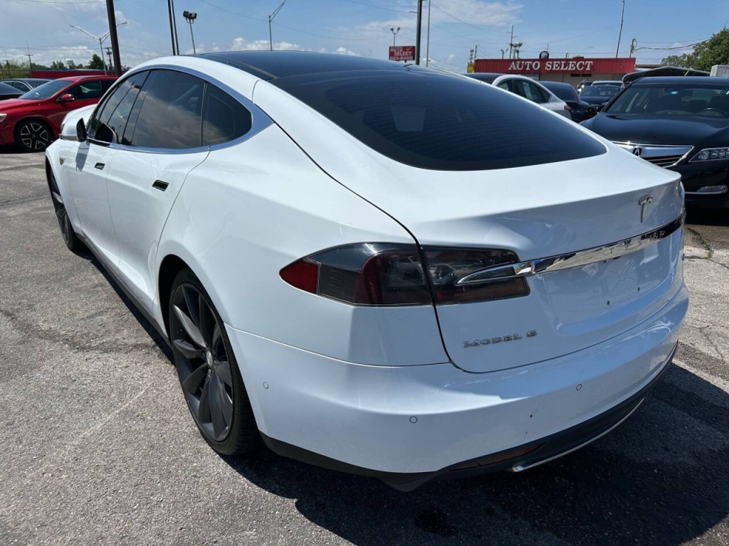 2014 Tesla Model S Image 35