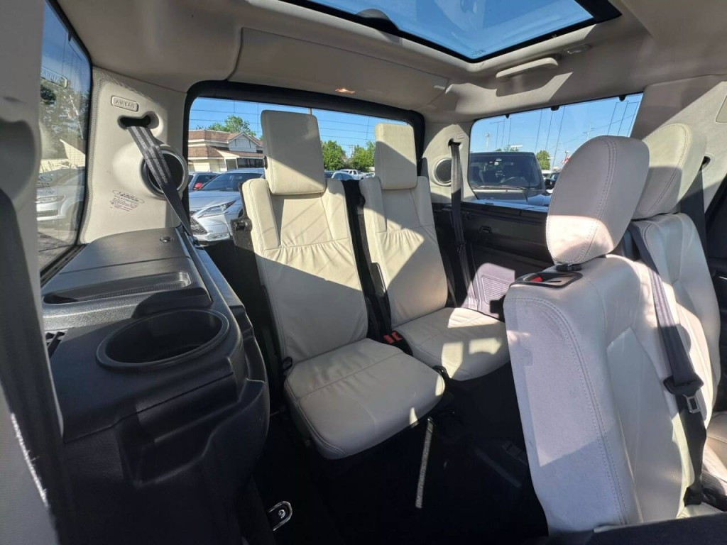 2015 Land Rover LR4 Image 19