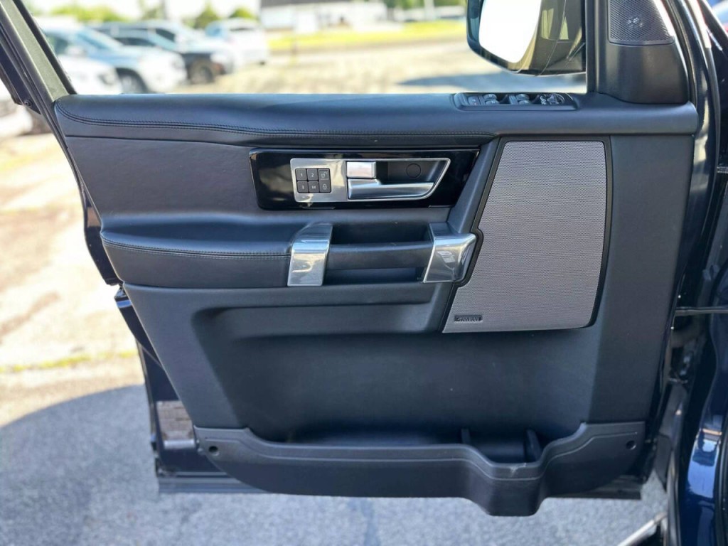 2015 Land Rover LR4 Image 23