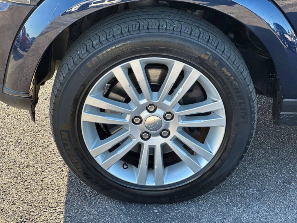 2015 Land Rover LR4 Image 28