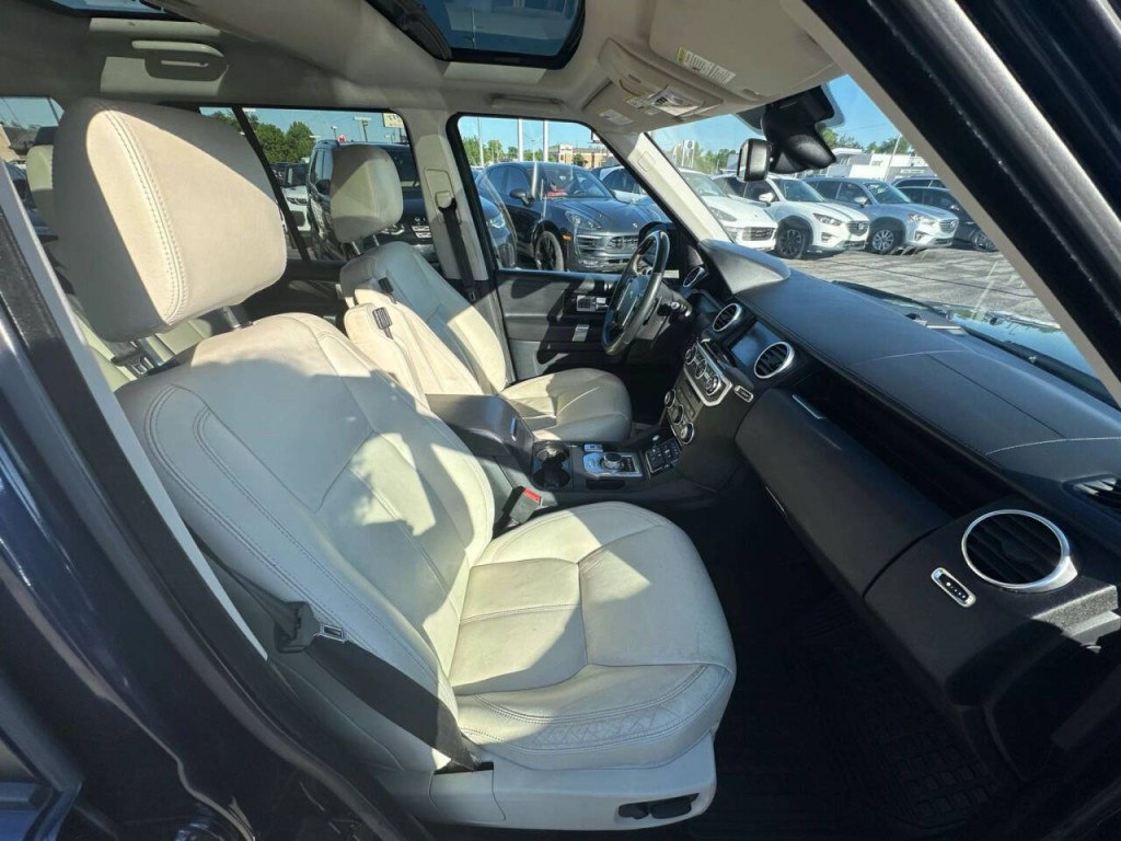 2015 Land Rover LR4 Image 13