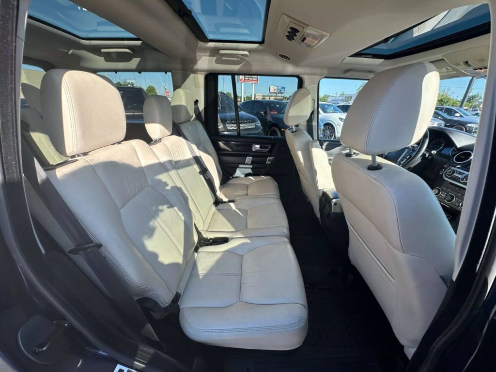 2015 Land Rover LR4 Image 14