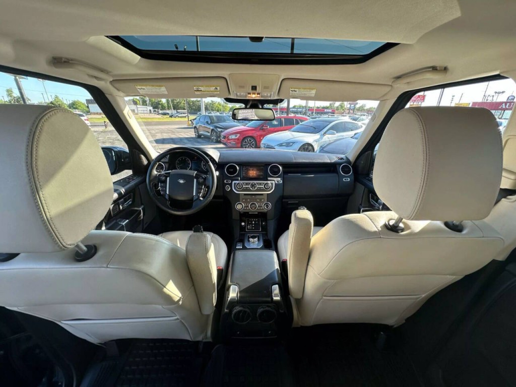 2015 Land Rover LR4 Image 15