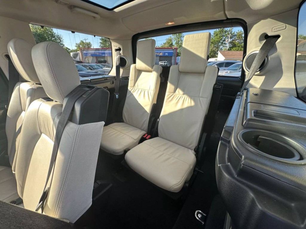 2015 Land Rover LR4 Image 18