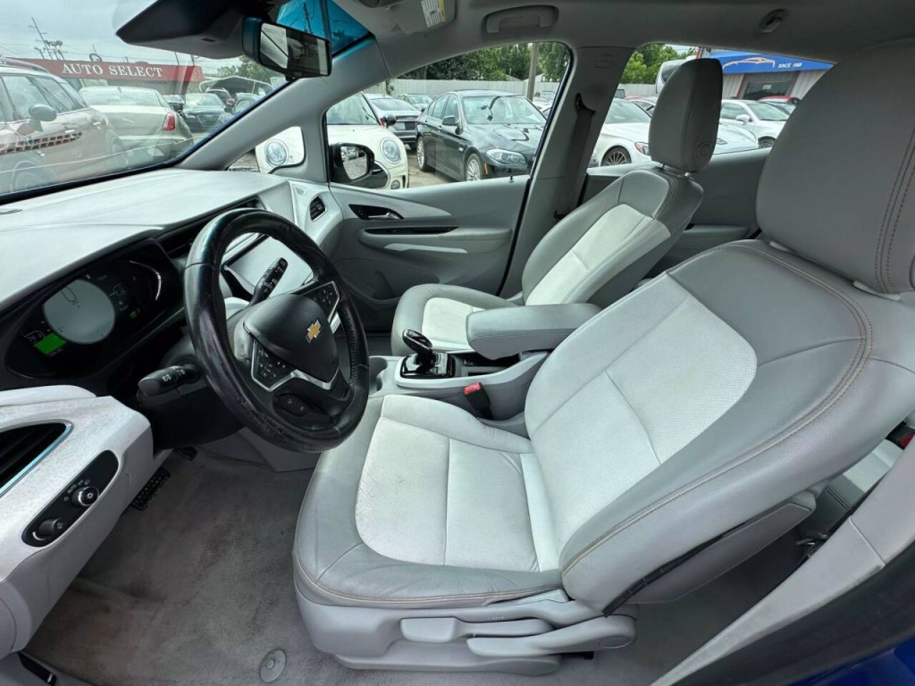 2017 Chevrolet Bolt EV Image 11