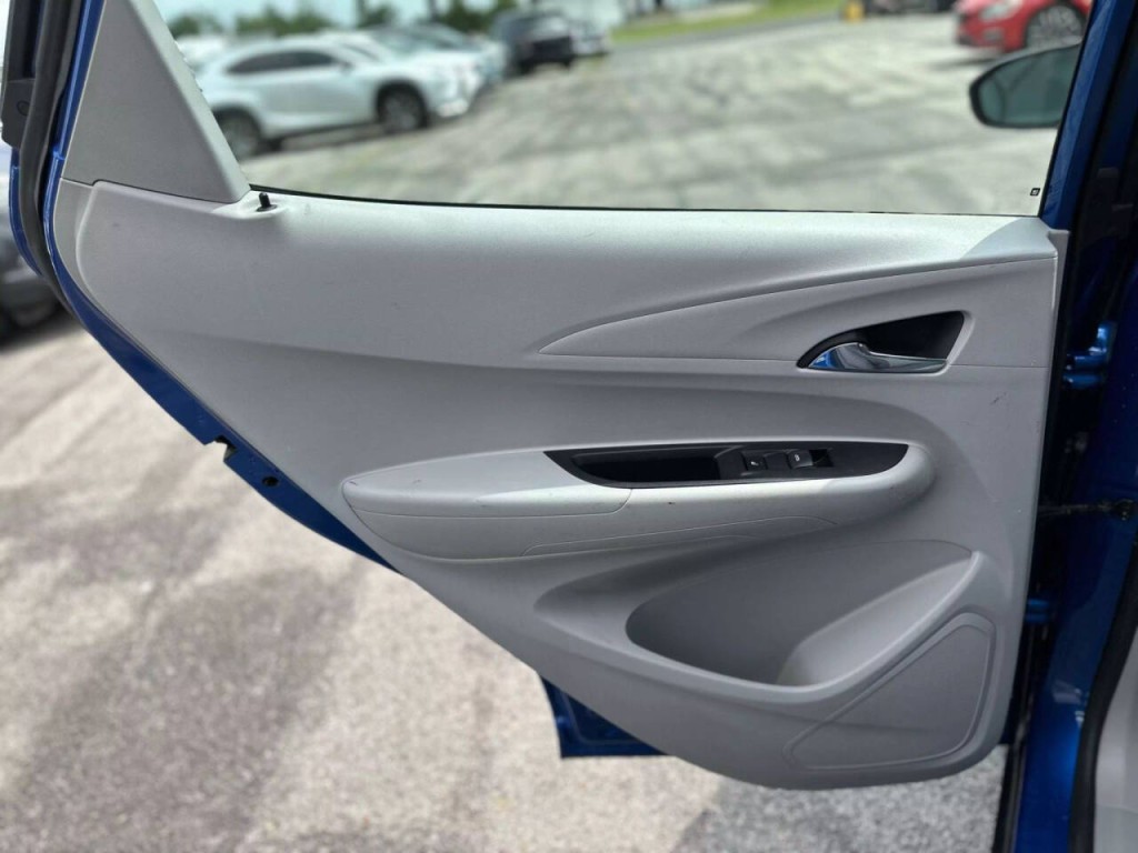 2017 Chevrolet Bolt EV Image 22