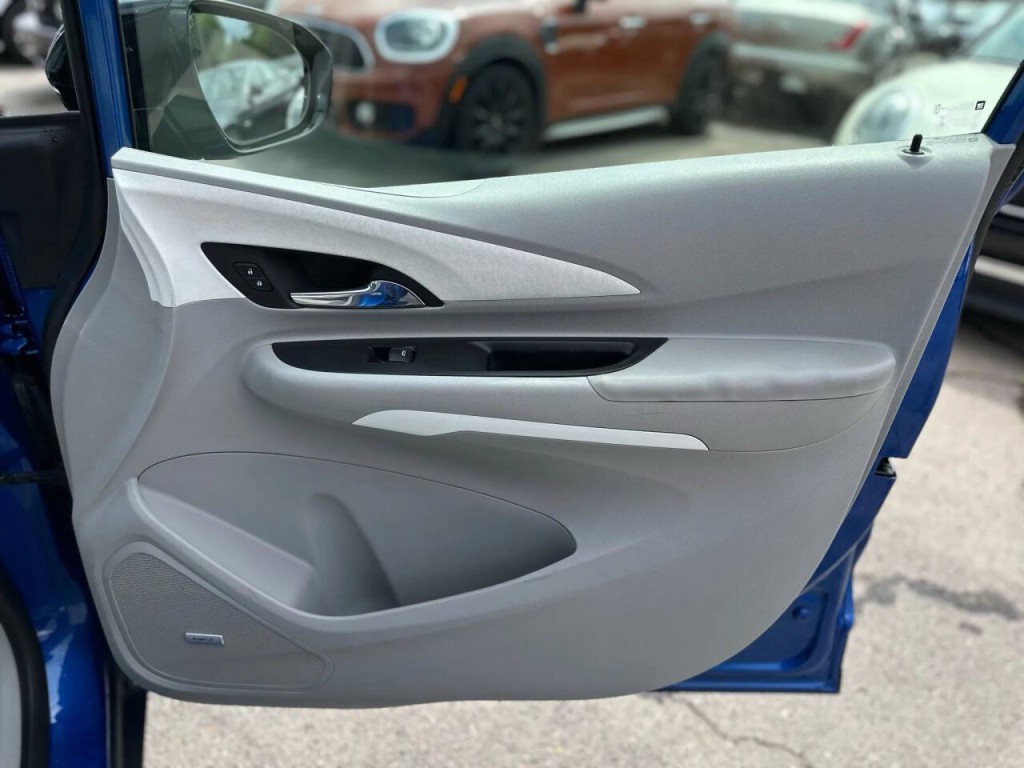 2017 Chevrolet Bolt EV Image 23