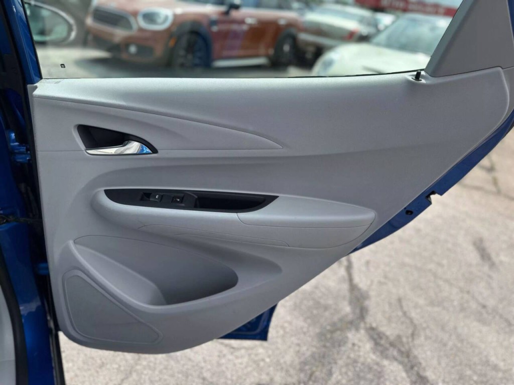2017 Chevrolet Bolt EV Image 24