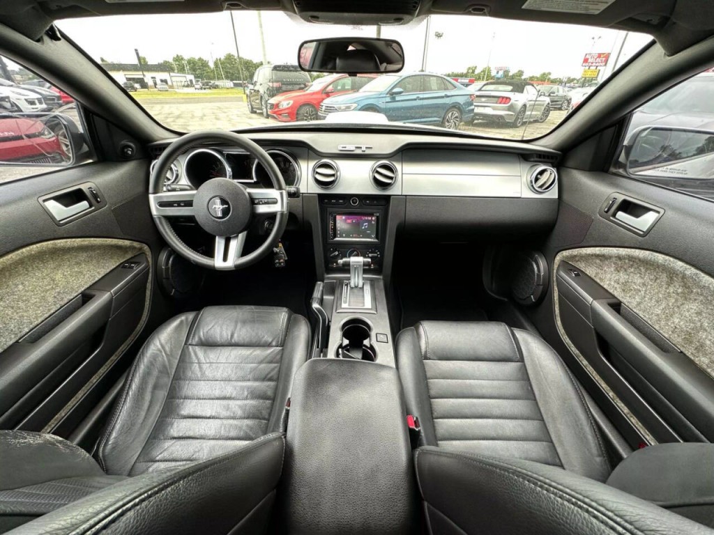 2009 Ford Mustang Image 2