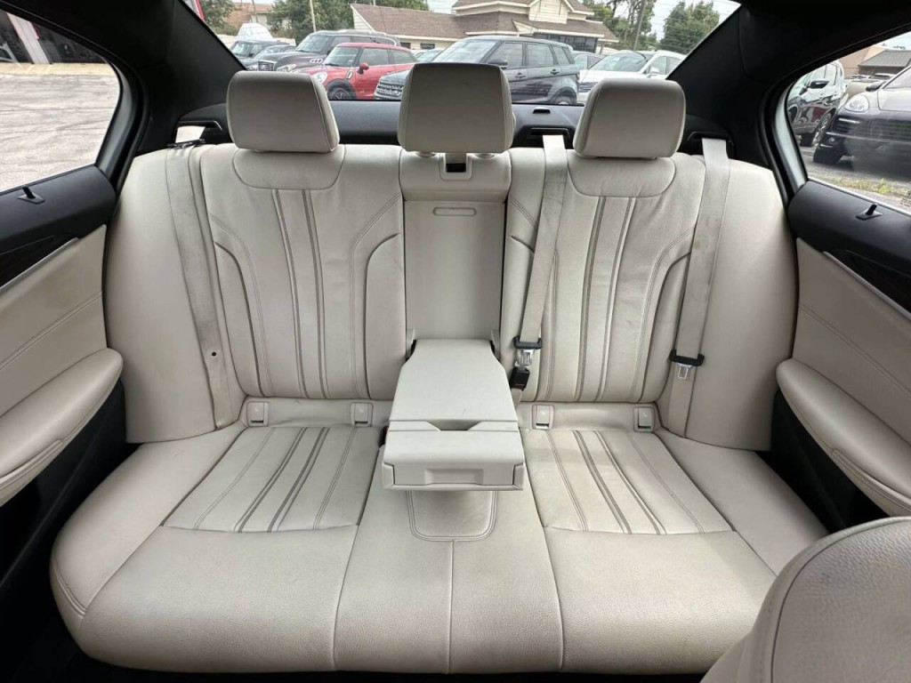 2018 BMW 5 Series Image 17