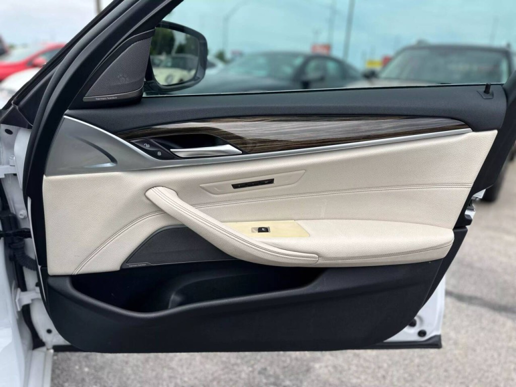 2018 BMW 5 Series Image 23