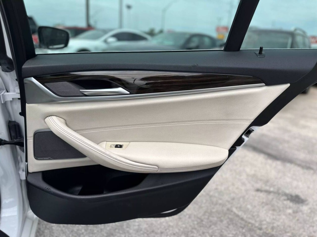 2018 BMW 5 Series Image 24