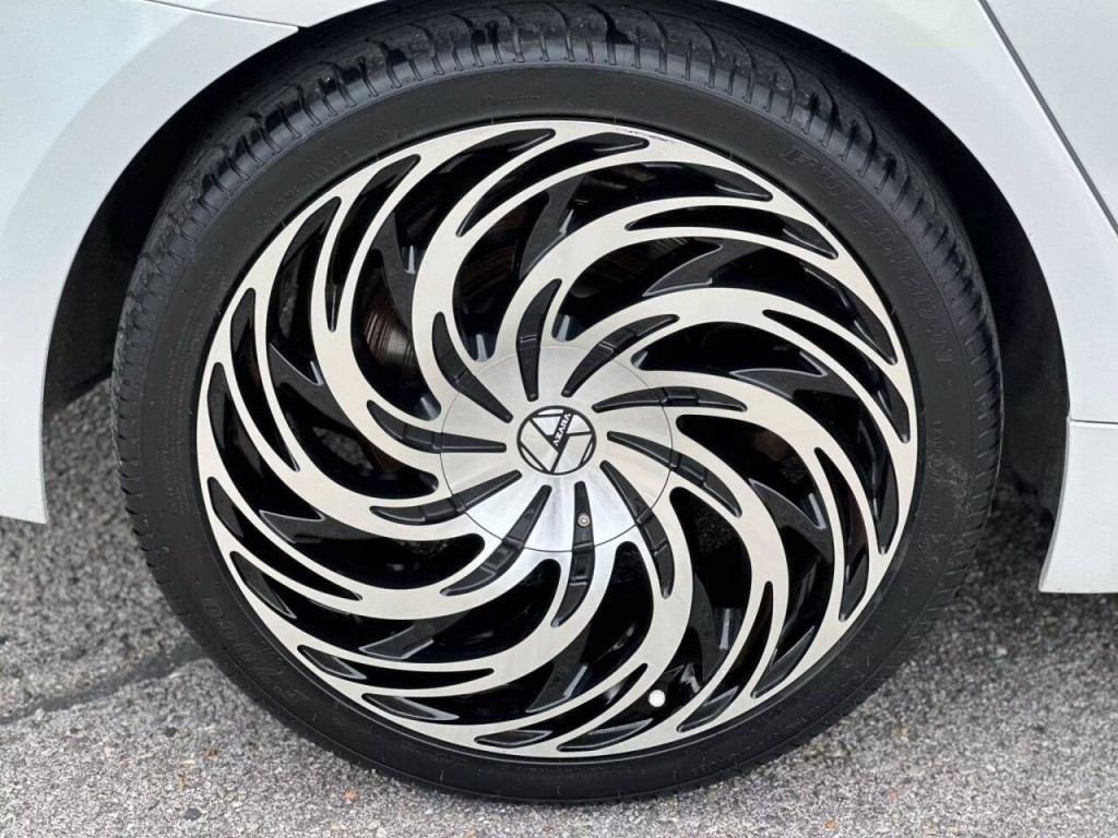 2018 BMW 5 Series Image 25