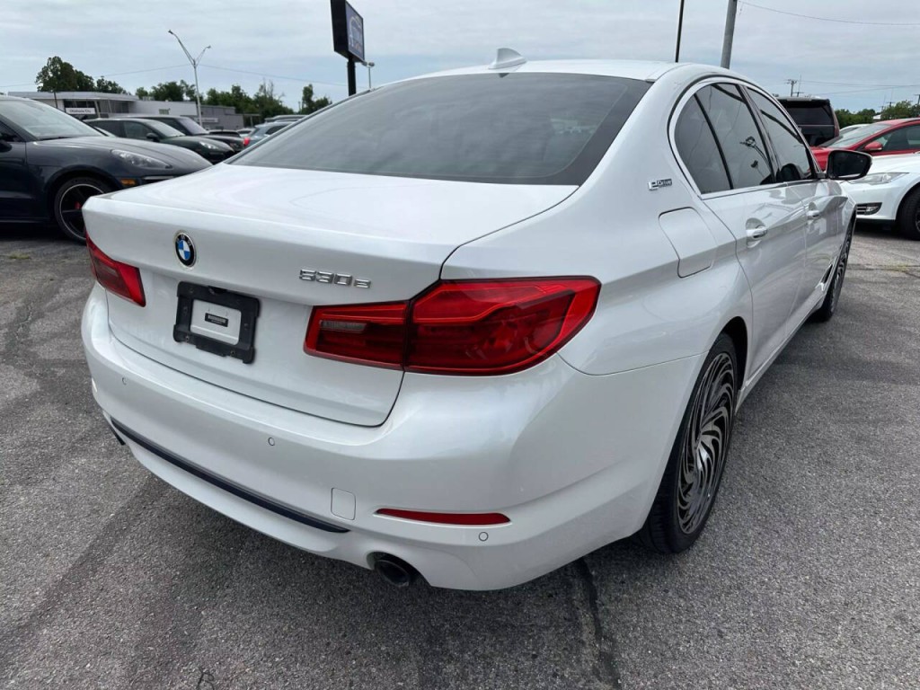 2018 BMW 5 Series Image 33