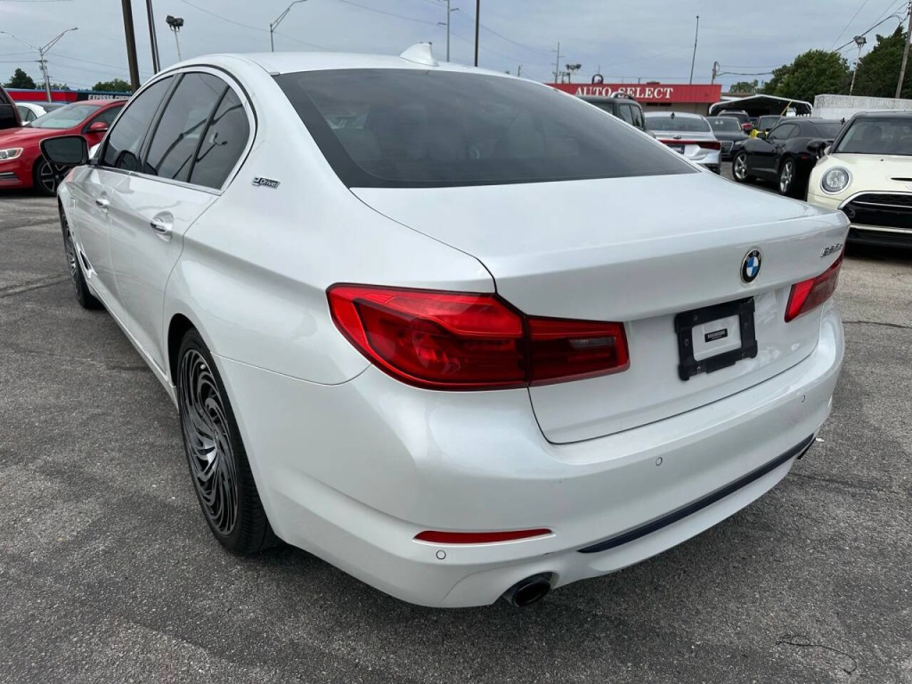 2018 BMW 5 Series Image 35