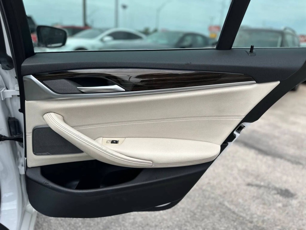 2018 BMW 5 Series Image 23