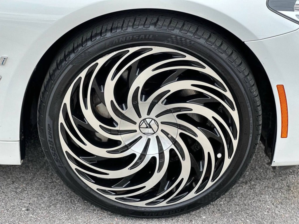 2018 BMW 5 Series Image 25
