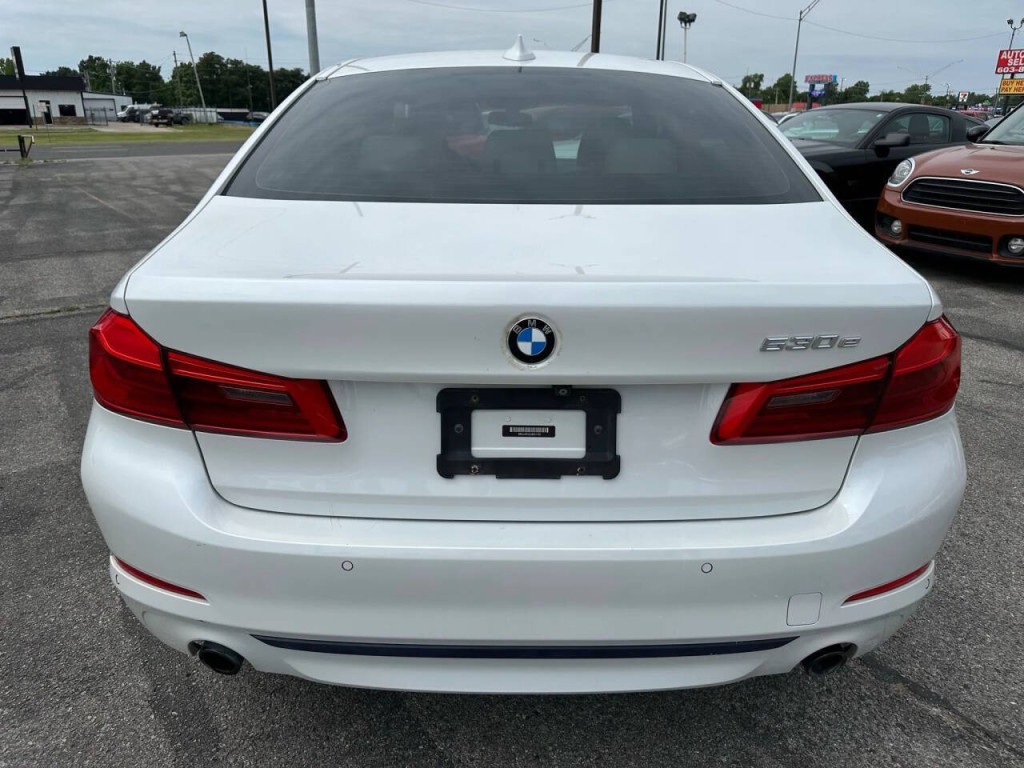 2018 BMW 5 Series Image 33