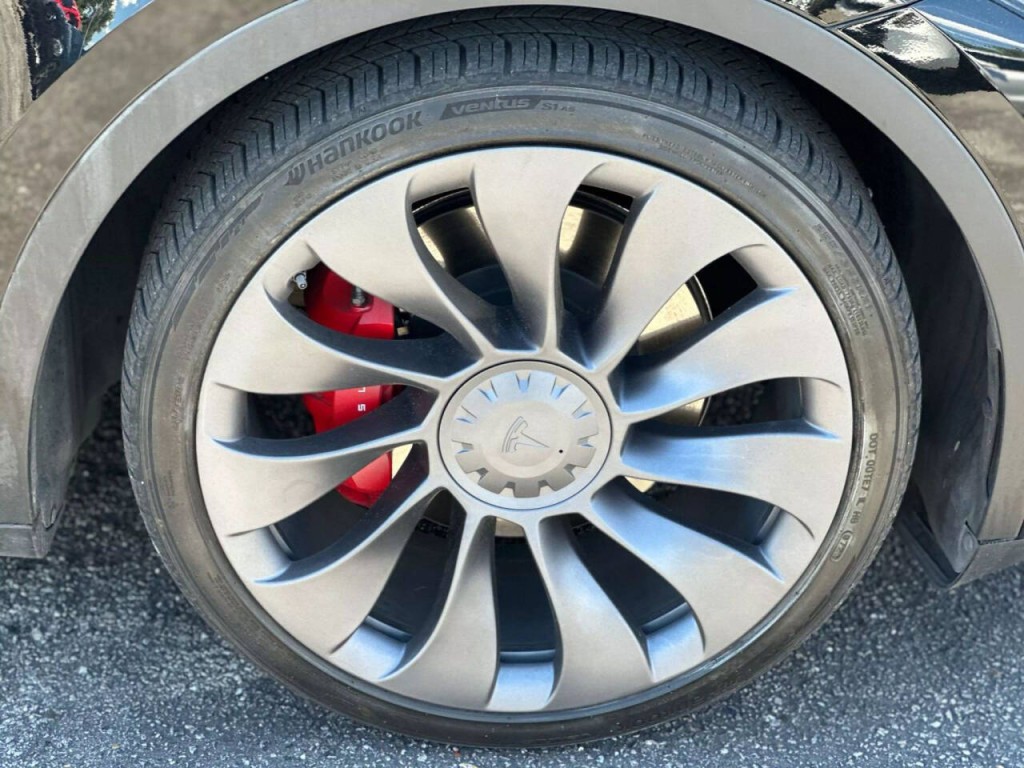 2021 Tesla Model Y Image 25