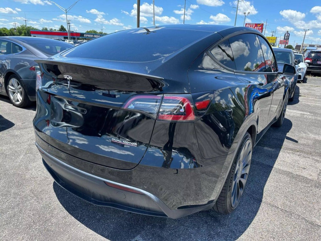 2021 Tesla Model Y Image 32