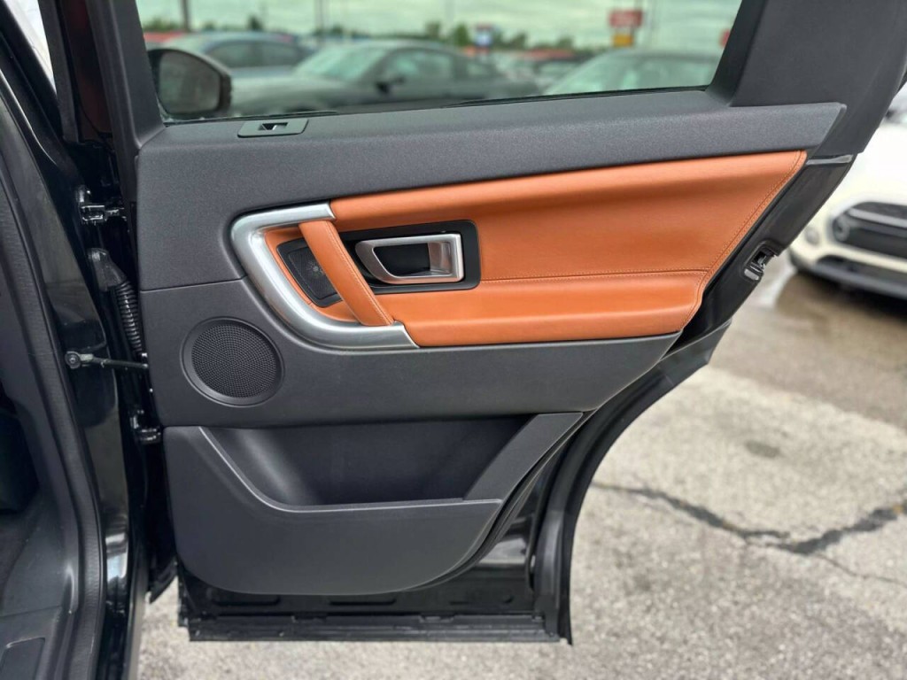 2015 Land Rover Discovery Sport Image 23