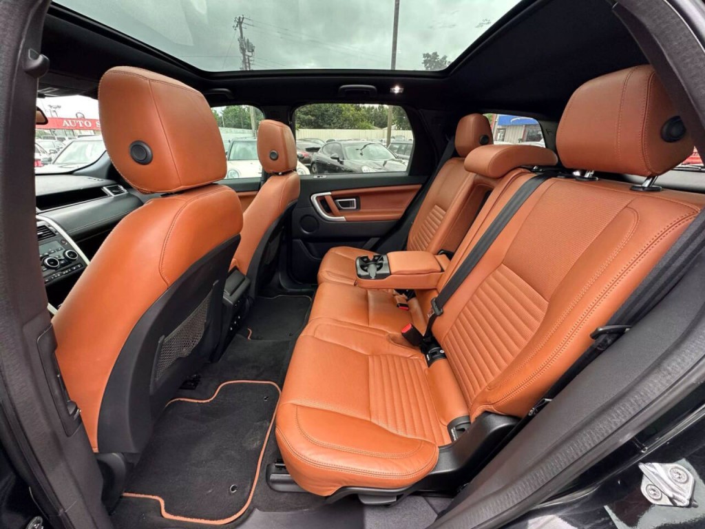 2015 Land Rover Discovery Sport Image 17