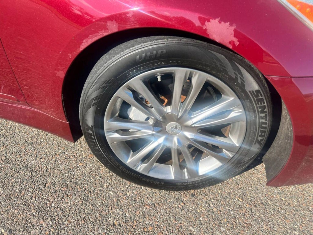 2012 Hyundai Genesis Image 23
