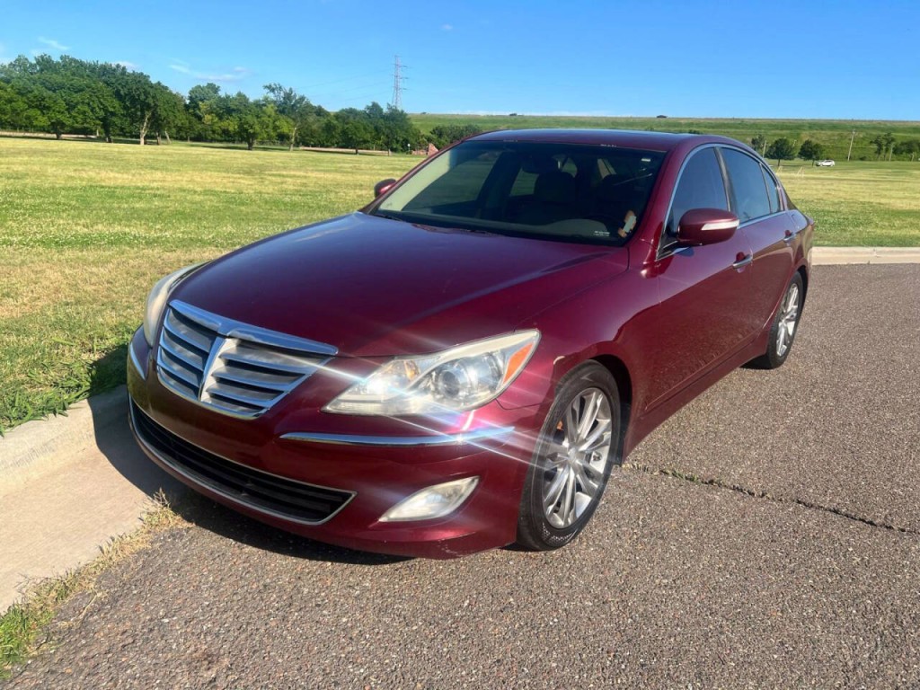 2012 Hyundai Genesis Image 24