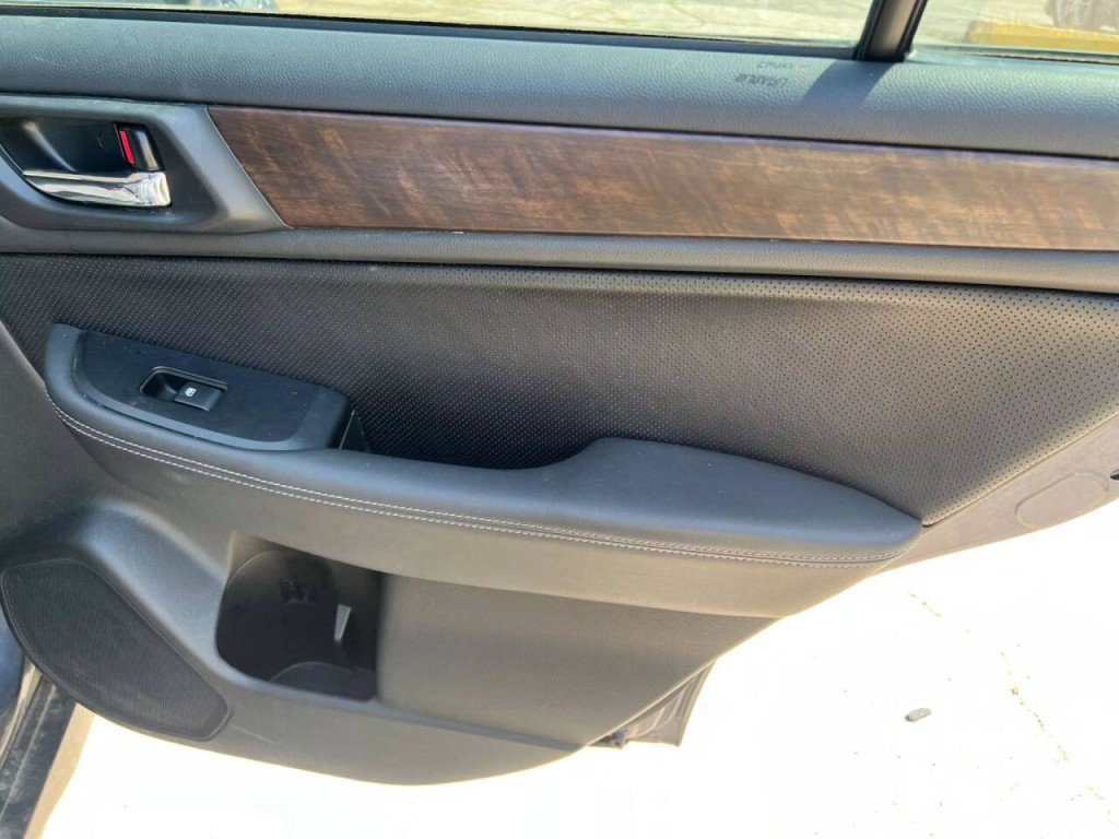 2015 Subaru Outback Image 16