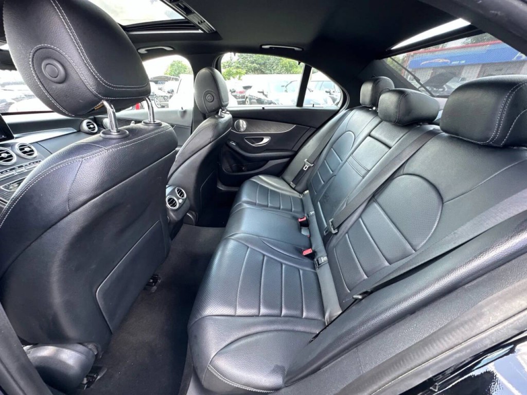 2018 Mercedes-Benz C-Class Image 17