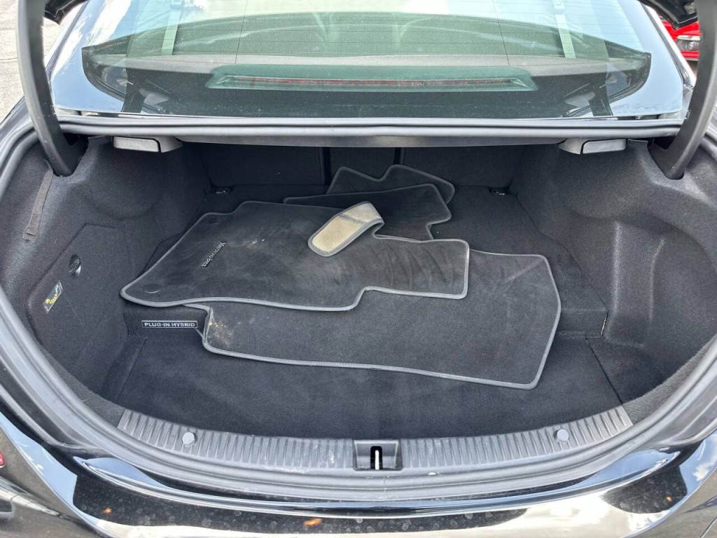 2018 Mercedes-Benz C-Class Image 18