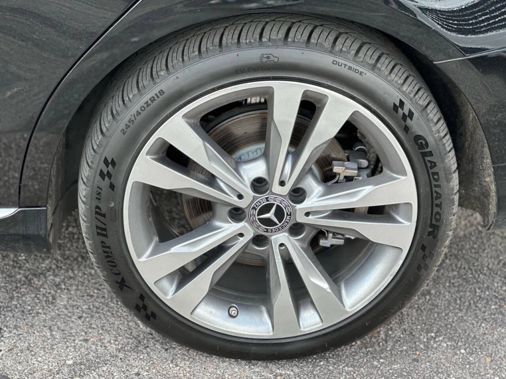 2018 Mercedes-Benz C-Class Image 26