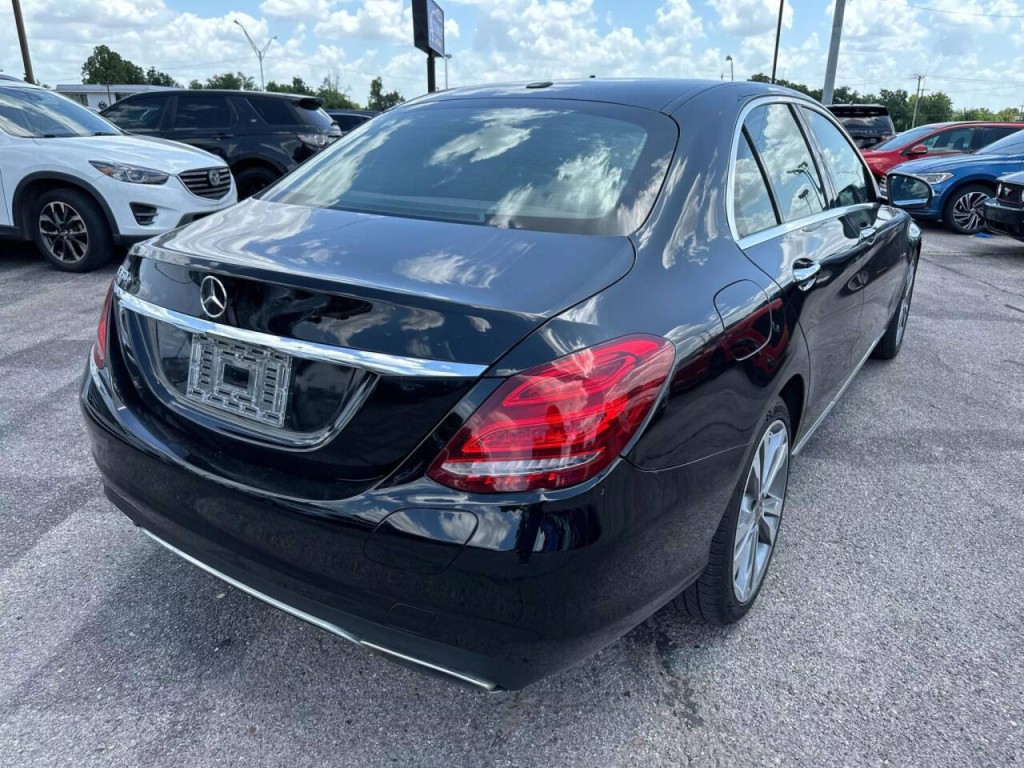 2018 Mercedes-Benz C-Class Image 32