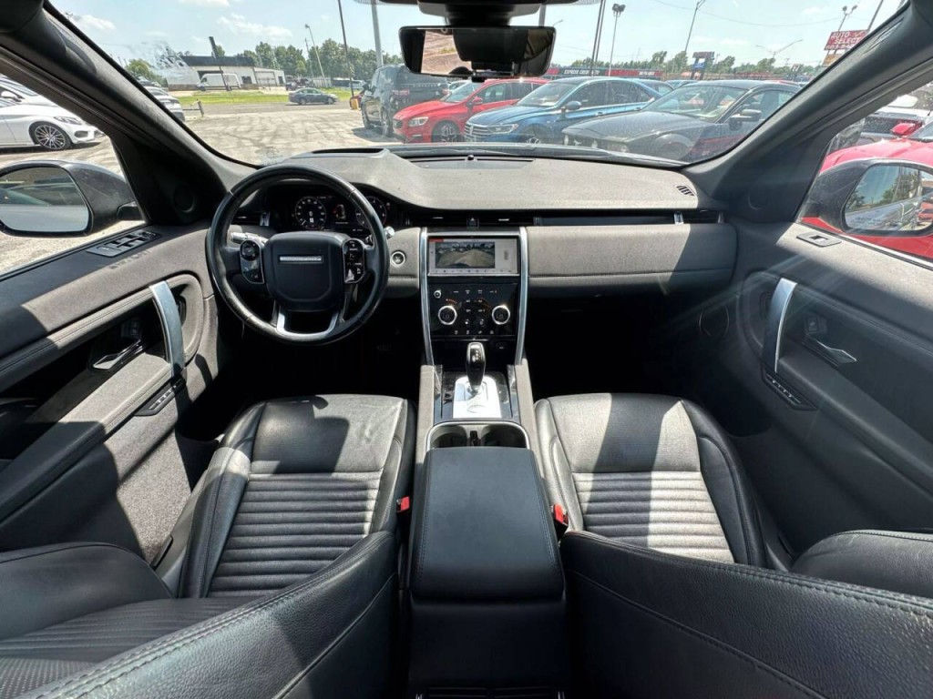 2020 Land Rover Discovery Sport Image 2