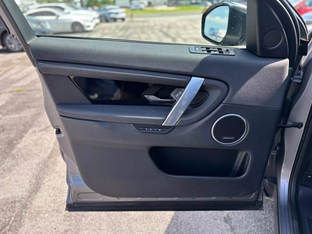 2020 Land Rover Discovery Sport Image 21