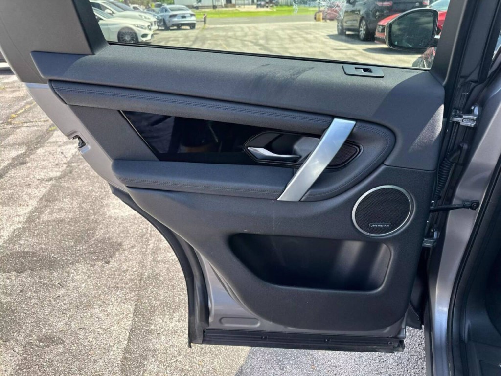 2020 Land Rover Discovery Sport Image 22