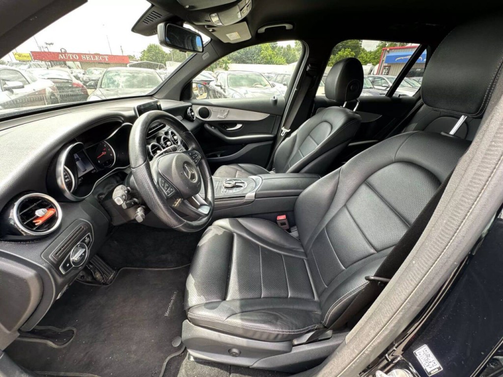 2019 Mercedes-Benz GLC-Class Image 10