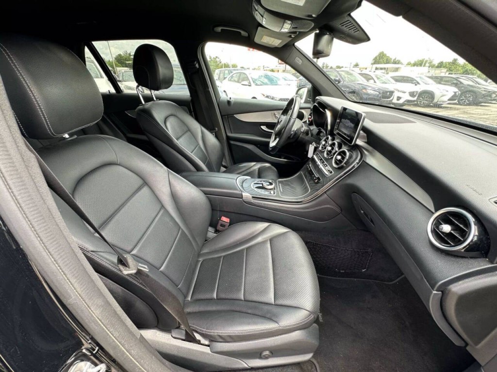2019 Mercedes-Benz GLC-Class Image 13