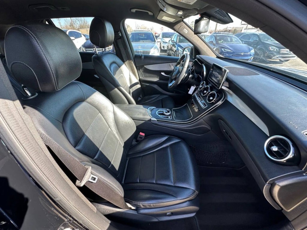2019 Mercedes-Benz GLC-Class Image 13