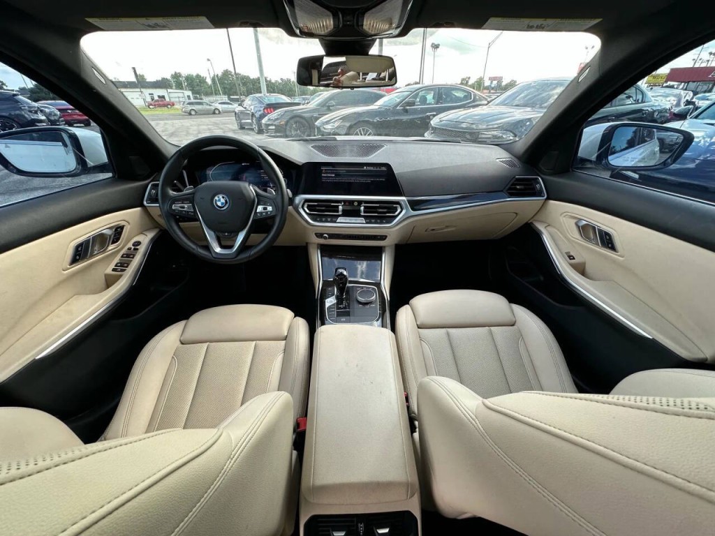 2022 BMW 3 Series Image 3