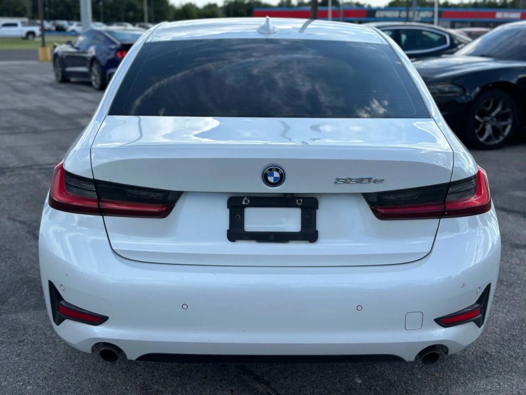 2022 BMW 3 Series Image 7