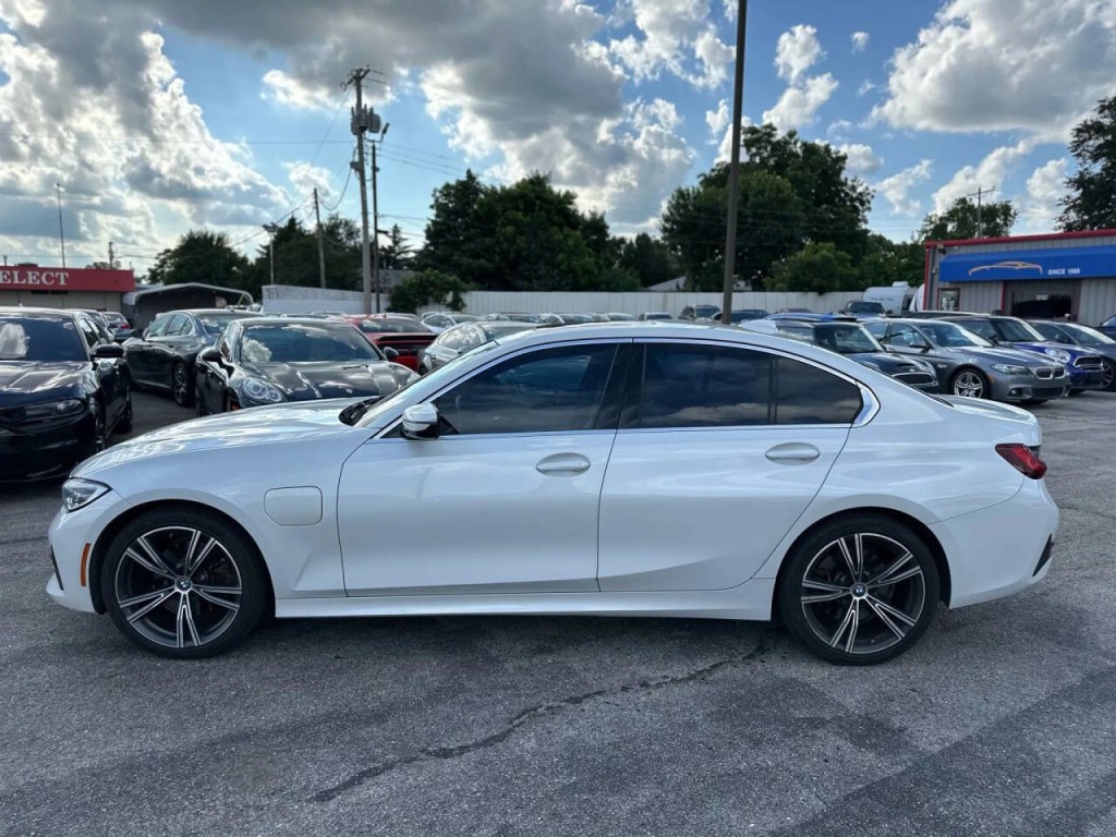 2022 BMW 3 Series Image 9
