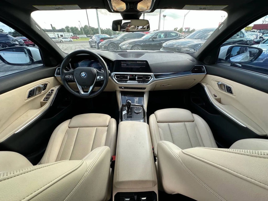 2022 BMW 3 Series Image 11