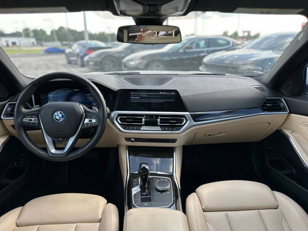 2022 BMW 3 Series Image 12