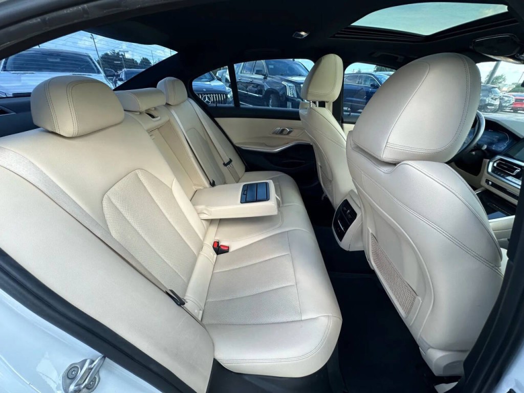 2022 BMW 3 Series Image 14