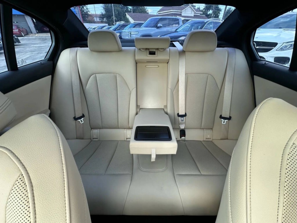 2022 BMW 3 Series Image 15