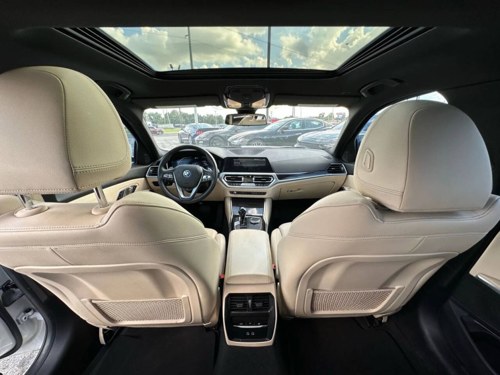 2022 BMW 3 Series Image 16