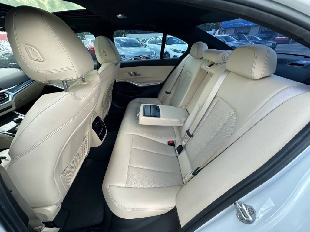 2022 BMW 3 Series Image 17